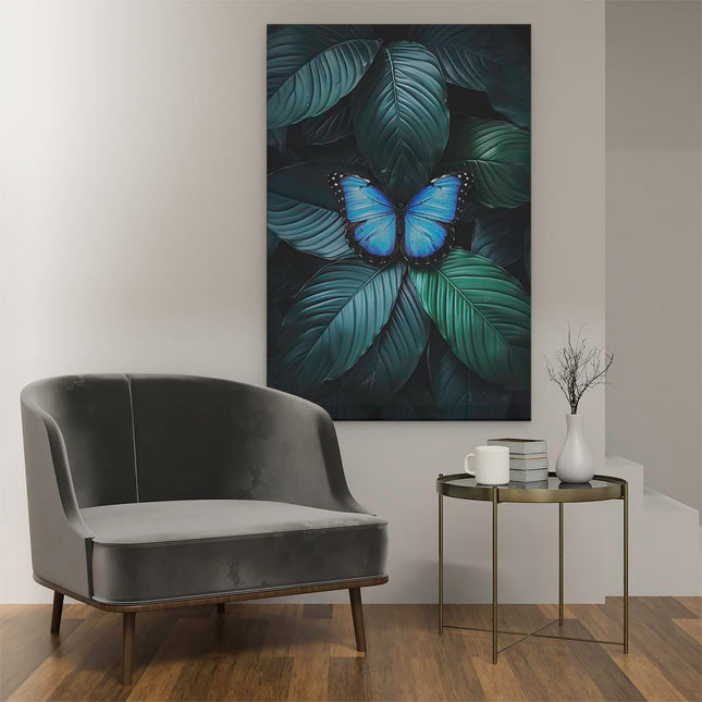Canvas schilderij interieur Blauwe Vlinder Rustend op Groene Bladeren