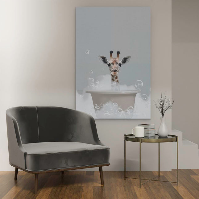 Canvas schilderij interieur Giraffe Neemt een Bad in een Badkuip