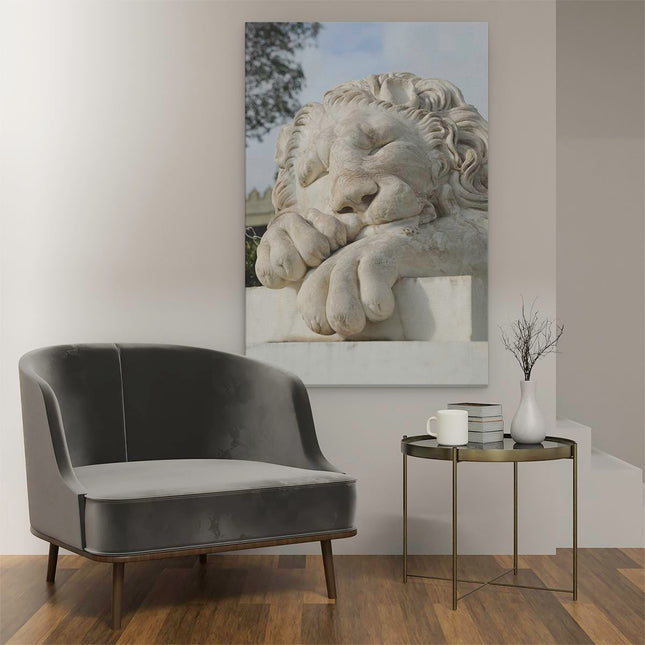 Canvas schilderij interieur Slapende Leeuw van Marmer