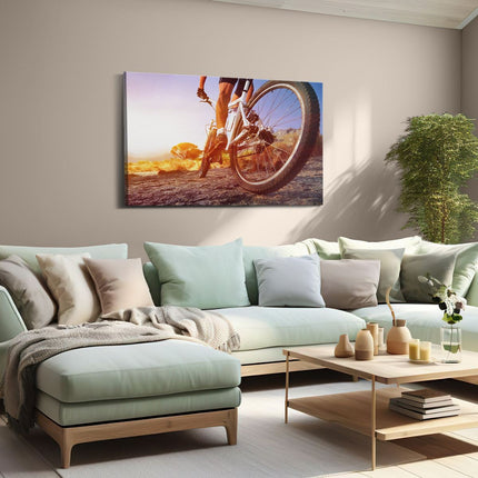 Canvas schilderij woonkamer Mountainbike Fietser op Stenen bij Zonsopgang
