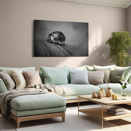 Canvas schilderij woonkamer Lieveheersbeestje op een Groen Blad  - Zwart Wit