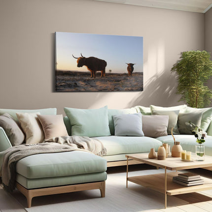 Canvas schilderij woonkamer Twee Schotse Hooglanders op het Strand