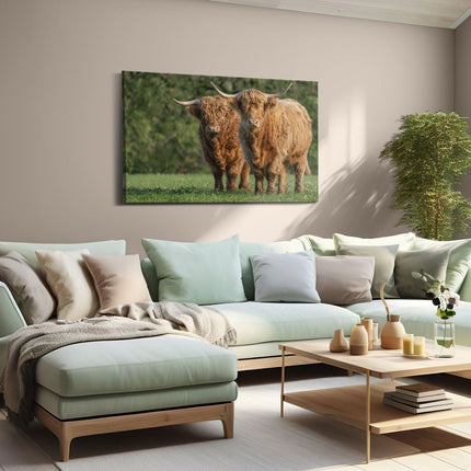 Canvas schilderij woonkamer Twee Schotse Hooglanders in de Groene Weide