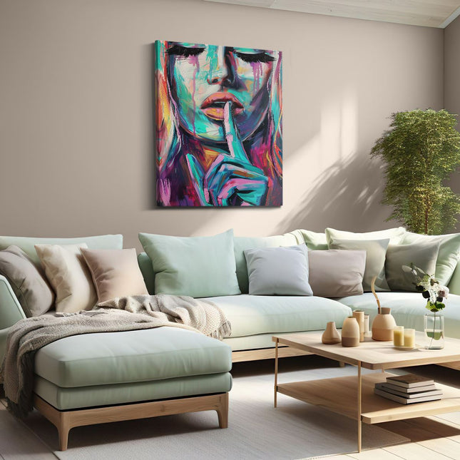 Canvas Schilderij Woonkamer Kleurrijk Kunstwerk van een Vrouw met haar Vinger op haar Lippen