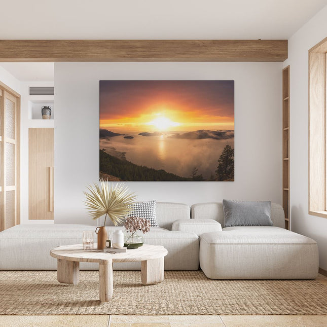 Canvas Schilderij Woonkamer Zonsondergang In De Bergen Met Wolken