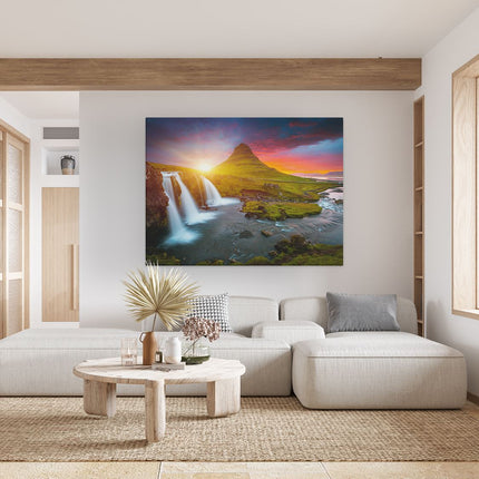 Canvas Schilderij Woonkamer Waterval Bij Een Vulkaan Met Zonsondergang