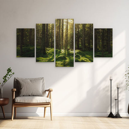 Schilderij vijfluik woonkamer bos met groen mos op de grond
