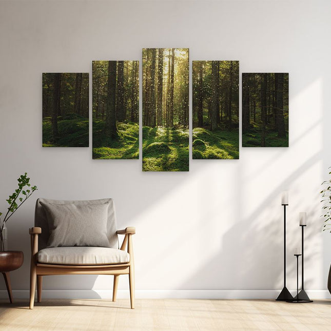 Schilderij vijfluik woonkamer bos met groen mos op de grond