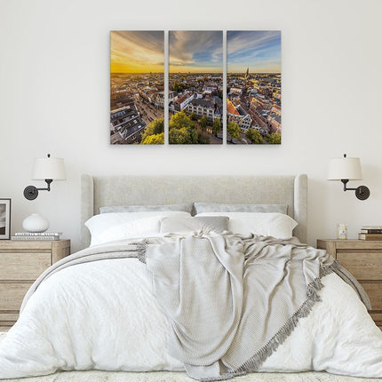 Drieluik schilderij slaapkamer Groningen Skyline Stad bij Zonsondergang