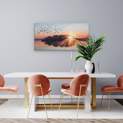 Canvas schilderij woonkamer Groep Vogels Boven De Meer Met Zonsondergang