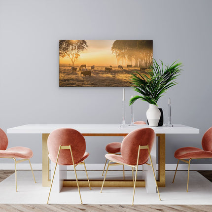 Canvas schilderij woonkamer Kudde Koeien In De Wei Met Zonsopkomst