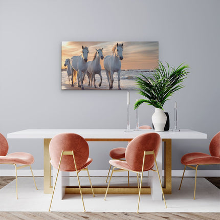 Canvas schilderij woonkamer Witte Paarden Op Het Strand Bij Water