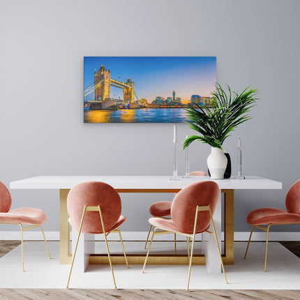 Canvas schilderij woonkamer Tower Bridge in Londen met Verlichting