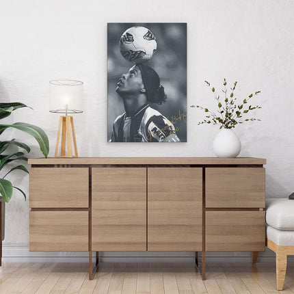 Canvas schilderij interieur Ronaldhinho met de Bal op zijn Hoofd