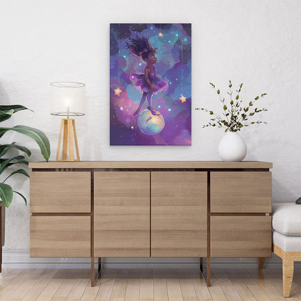 Canvas schilderij interieur Meisje in een Paarse Jurk Staat Bovenop een Maan