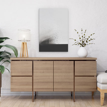 Canvas schilderij interieur Zwart Wit Beeld van een Man die op een Heuvel Staat