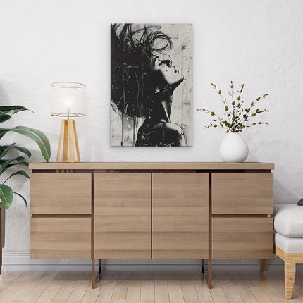 Canvas schilderij interieur Zwart Wit Kunstwerk van een Vrouw met haar Haren Wapperend in de Wind