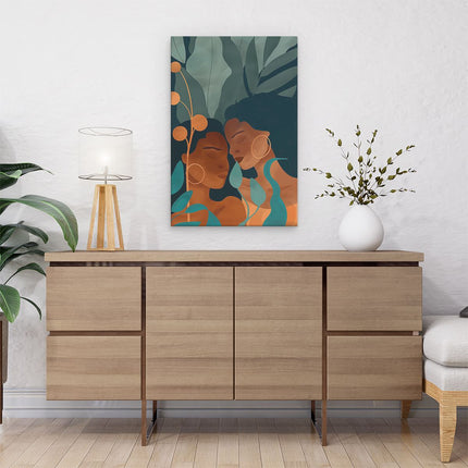 Canvas schilderij interieur Twee Vrouwen die Elkaar Omhelzen in een Tropische Setting