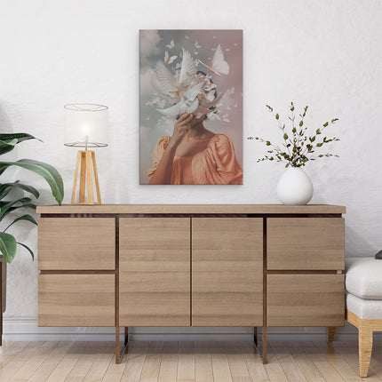 Canvas schilderij interieur Vrouw met Witte Duiven op haar Hoofd
