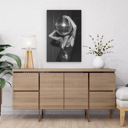 Canvas schilderij interieur Vrouw die een Discobal Vasthoudt
