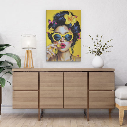 Canvas schilderij interieur Vrouw die Zonnebril en Bloemen Draagt