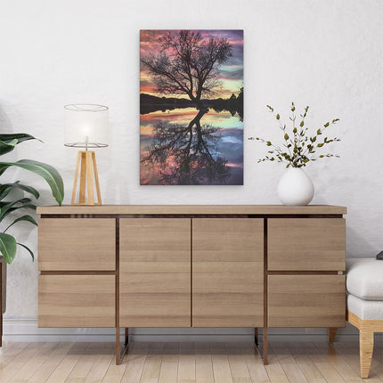 Canvas schilderij interieur Eenzame Boom Weerspiegeld in een Meer bij Zonsondergang