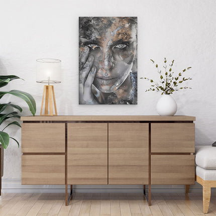 Canvas schilderij interieur Vrouw met Zilveren Verf op haar Gezicht