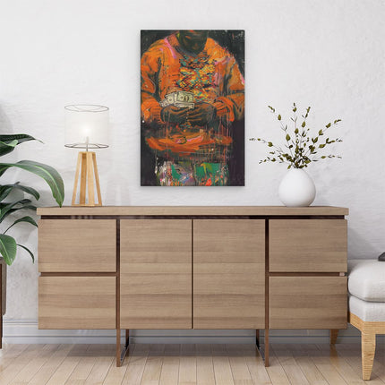 Canvas schilderij interieur Man in een Oranje Trui met Geld