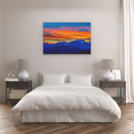 Canvas schilderij slaapkamer Oranje Zonsondergang In De Bergen