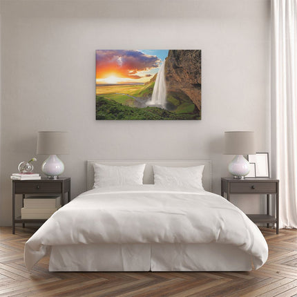 Canvas schilderij slaapkamer Waterval In IJsland Met Zonsondergang