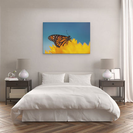 Canvas schilderij slaapkamer Oranje Vlinder Bij Een Zonnebloem