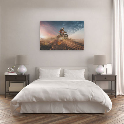Canvas schilderij slaapkamer Motorcross Op Een Heuvel Bij Zonsondergang