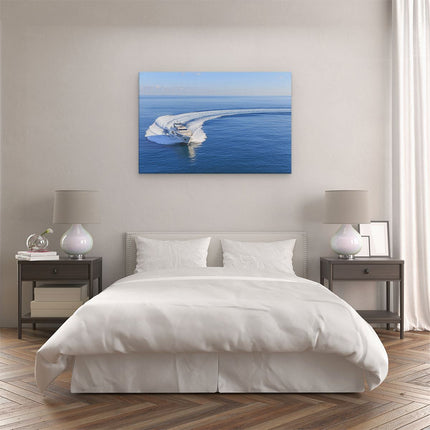 Canvas schilderij slaapkamer Jachtboot op het Water in een Bocht