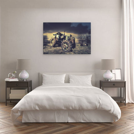 Canvas schilderij slaapkamer Oude Tractor op het Grasveld - Trekker