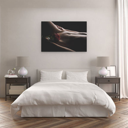 Canvas schilderij slaapkamer Naakte Vrouwenlichaam met een Rode Roos - Erotiek