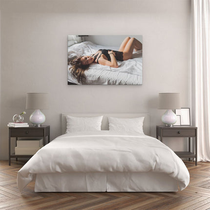 Canvas schilderij slaapkamer Sexy Vrouw in Bed - Erotiek