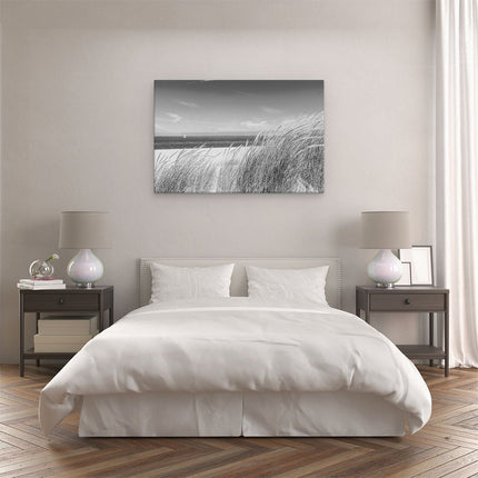 Canvas schilderij slaapkamer Strand en Zee met een Zeilboot - Zwart Wit