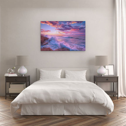 Canvas schilderij slaapkamer Kleurrijke Zonsondergang over een Rotsachtige Kust