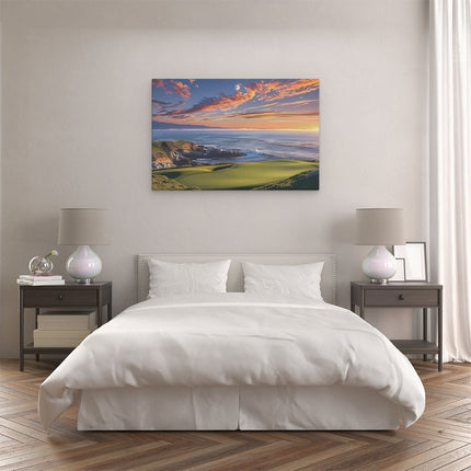 Canvas schilderij slaapkamer Golfbaan bij Zonsondergang met de Oceaan op de Achtergrond