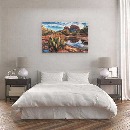 Canvas schilderij slaapkamer Cactusplant Wordt Weerspiegeld in een Vijver in Sedona, Arizona
