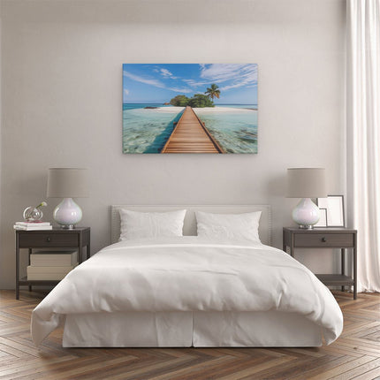 Canvas schilderij slaapkamer Houten Loopbrug die Leidt naar een Tropisch Eiland