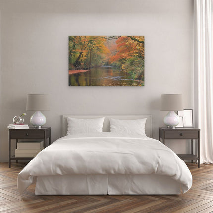Canvas schilderij slaapkamer Rivier Omgeven door Bomen in de Herfst