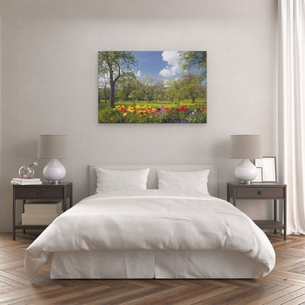 Canvas schilderij slaapkamer Boomgaard in Bloei