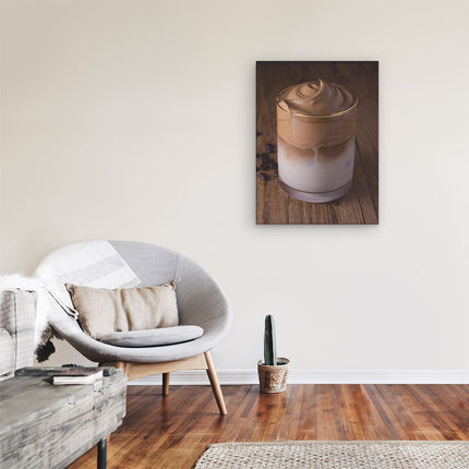 Canvas Schilderij Kamer IJskoffie Met Koffiebonen Op Tafel