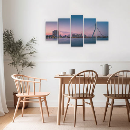 Schilderij vijfluik eetkamer erasmusbrug in rotterdam met zonsondergang