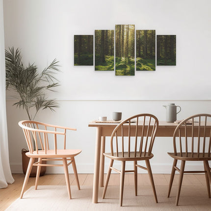 Schilderij vijfluik eetkamer bos met groen mos op de grond