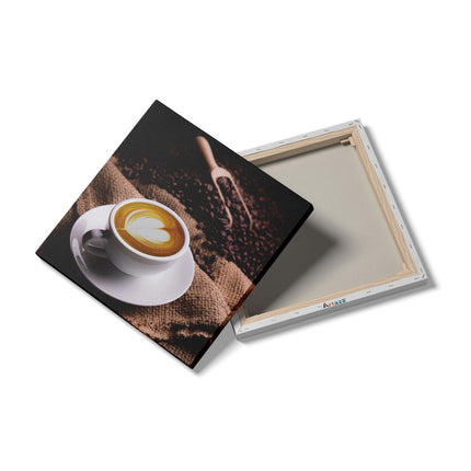 Canvas schilderij detail Kopje Koffie In Een Hartje Met Koffiebonen