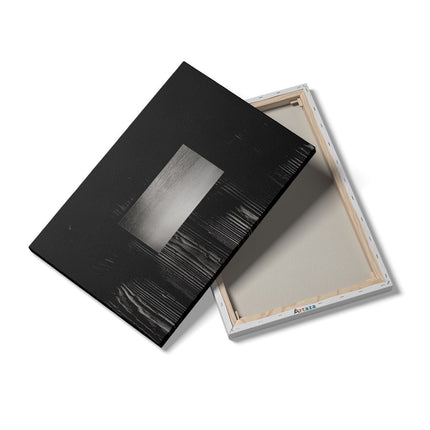 Canvas schilderij details Zwart Witfoto van een Metalen Plaat op een Houten Muur