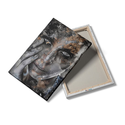 Canvas schilderij details Vrouw met Zilveren Verf op haar Gezicht