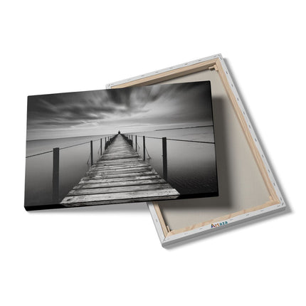 Canvas schilderij details Persoon die op een Pier Staat onder een Bewolkte Hemel